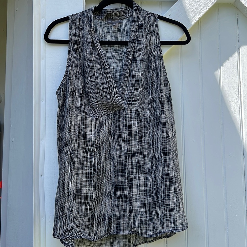 Vince Camuto sleeveless v neck blouse. Womens medium